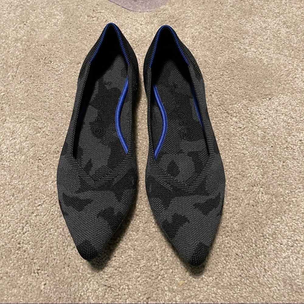 Retired Rothy’s Point in Grey Camo